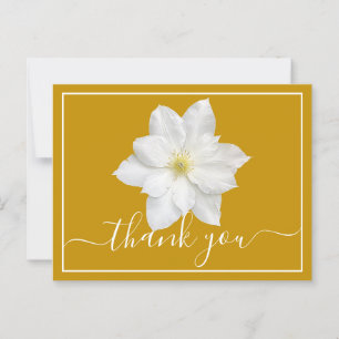 Carte Postale Fleur de clématite blanche sur fond jaune moutarde