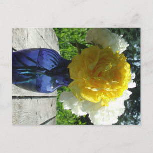 Carte Postale Fleur de pivoine jaune dans le Vase bleu
