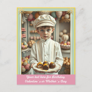 Carte Postale Garçon mignon avec des friandises gourmandes faite