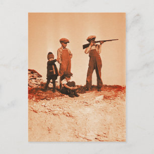 Carte Postale Garçons avec fusil Photo Vintage