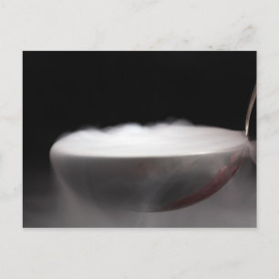 Carte Postale Glace sèche dans une casserole