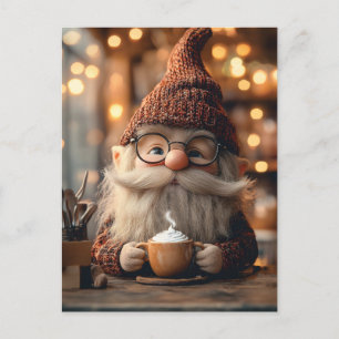 Carte Postale Gnome confortable jouissant d'une coupe de cacao c