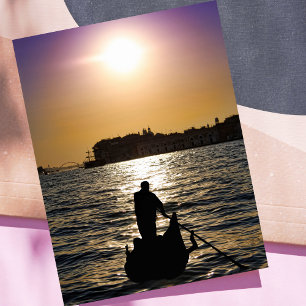 Carte Postale Gondole romantique à Venise au coucher du soleil