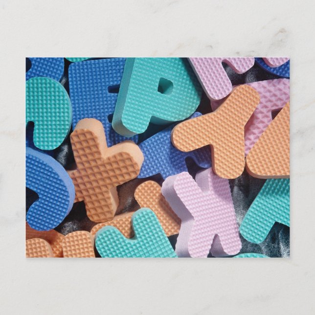Carte Postale Gros plan des lettres en mousse pour les enfants (Devant)