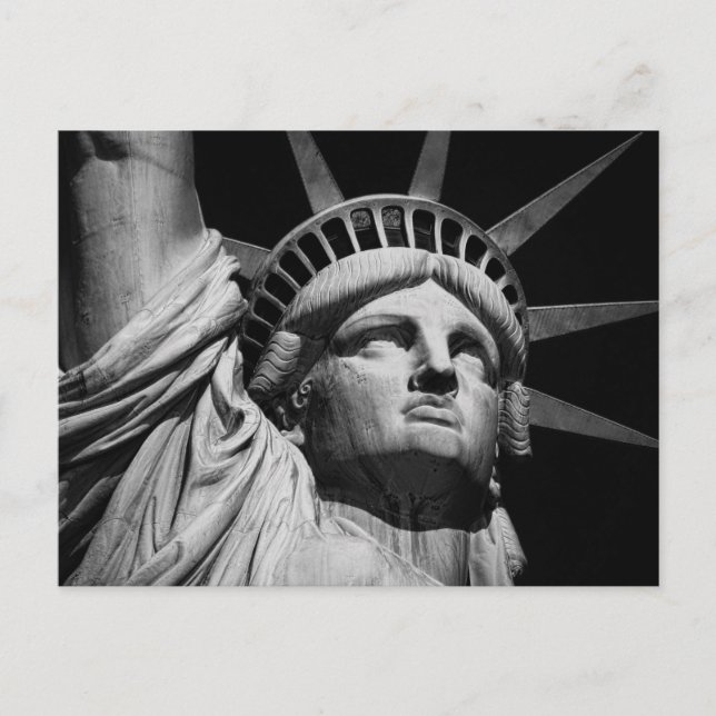 Carte Postale Gros plan Statue blanche noire de la Liberté New Y (Devant)