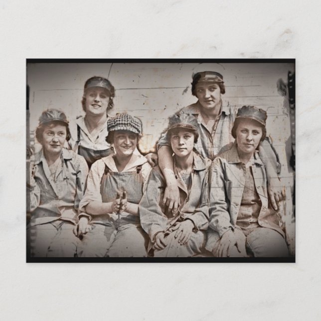 Carte Postale Groupe des ouvriers du chantier naval sur quai (Devant)