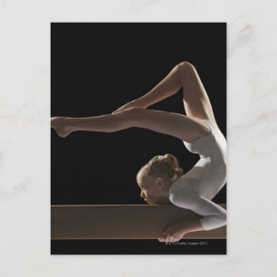 Carte Postale Gymnaste sur le faisceau de balance
