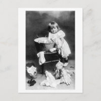 h304 Fille édouardienne avec linge de poupée