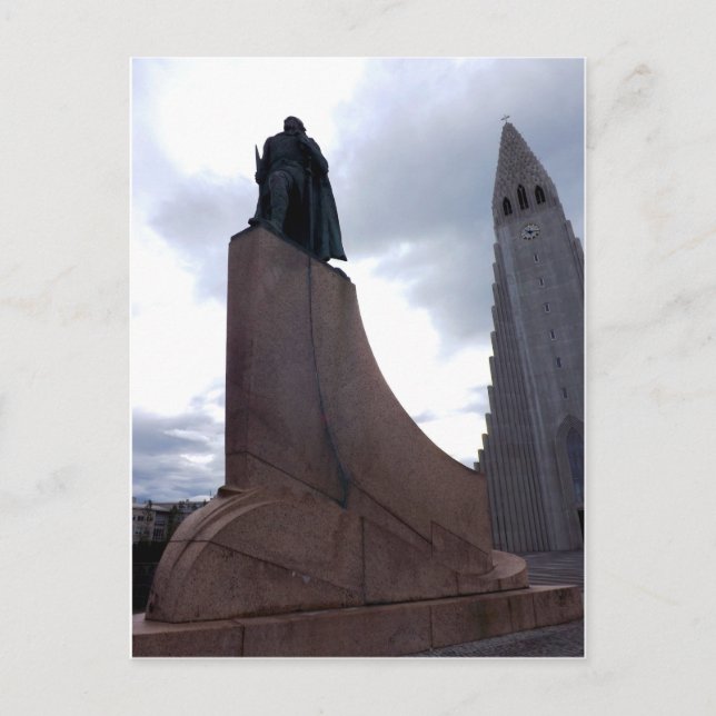 Carte Postale Hallgrímskirkja et statue de Leifur Eiríksson (Devant)
