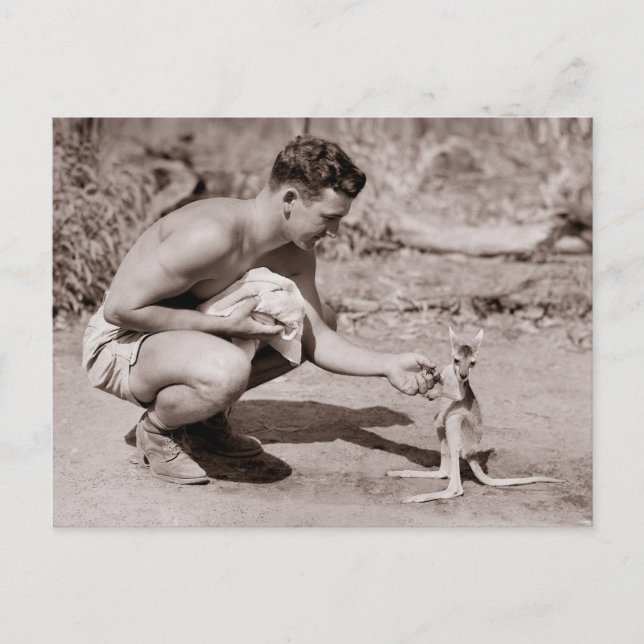 Carte Postale Homme avec Baby Kangaroo (Devant)