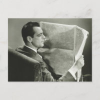 Homme d'affaires lisant le journal