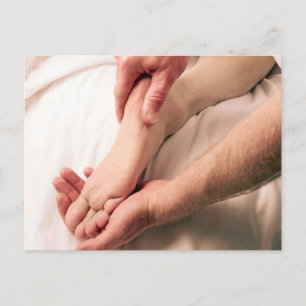 Carte Postale Homme massant un pied masculin
