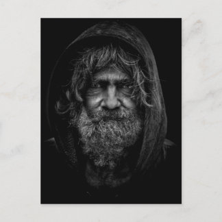 Carte Postale Homme sans abri et sans défense en noir et blanc