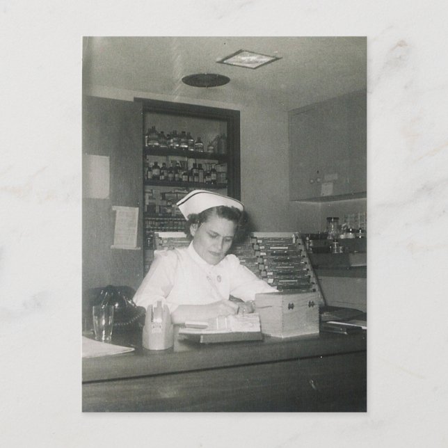 CARTE POSTALE INFIRMIÈRE N° 11 DE 1956 (Devant)