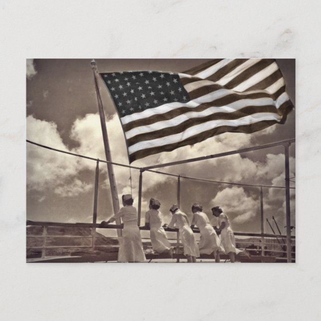 Carte Postale Infirmières regardant une île 1945 (Devant)