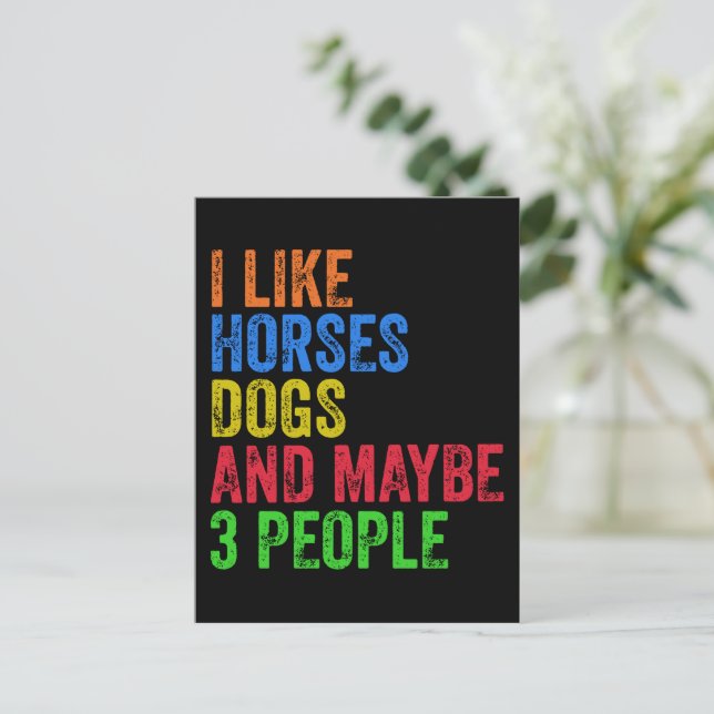 Carte Postale J'aime les chevaux les chiens et peut-être 3 perso (Debout devant)