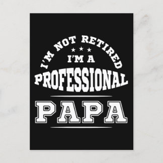 Carte Postale Je ne suis pas à la retraite, je suis un papa prof