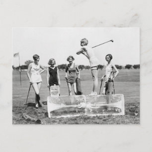 Carte Postale Jeunes femmes Flapper jouant au golf, 1926