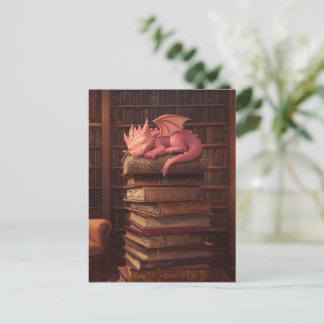 Carte Postale Joli dragon rose dormant sur des livres