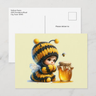 Carte Postale Jolie Fille en Costume d'Abeille avec du Miel