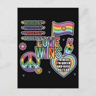 Carte Postale Journée de la fierté. L'amour gagne. Je suis queer