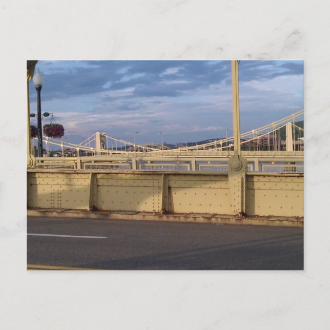 Carte Postale Journée en partie nuageuse au-dessus des ponts des (Devant)