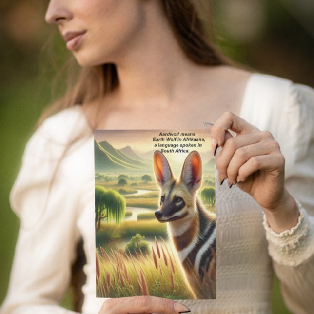 Carte Postale La bête Majestic d'Aardwolf errant dans le pré (Créateur téléchargé)