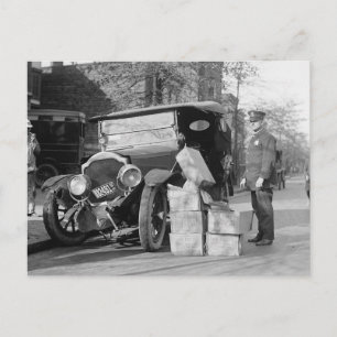 Carte Postale La police capture la voiture de contrebandiers, 19