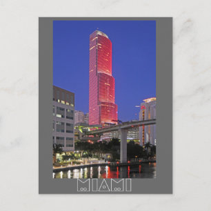 Carte Postale La tour de Miami habillée en rouge