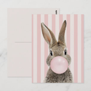 Carte Postale Lapin soufflant du bubble gum avec des rayures de