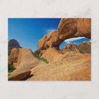l'arc à Spitzkoppe ou Spitzkuppe, aride