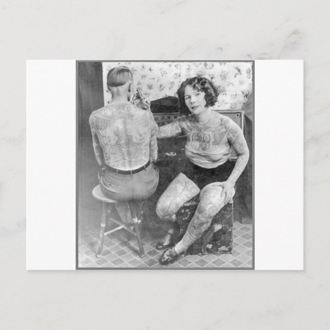 Carte Postale L'artiste de tatouage dame (Devant)
