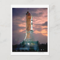 L'aube se brise derrière ASTP Saturn IB CDDT