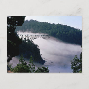 Carte Postale Le brouillard dérive sous le pont Deception Pass à