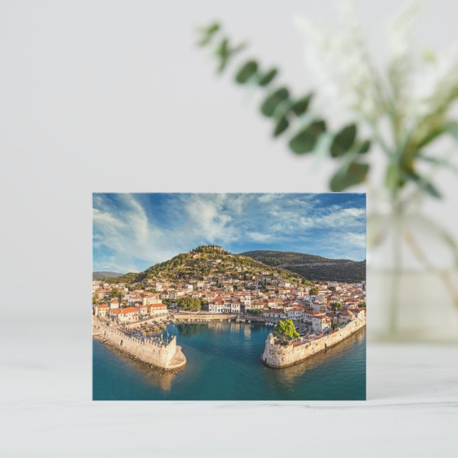 Carte Postale Le port historique de Nafpaktos, Grèce (Debout devant)