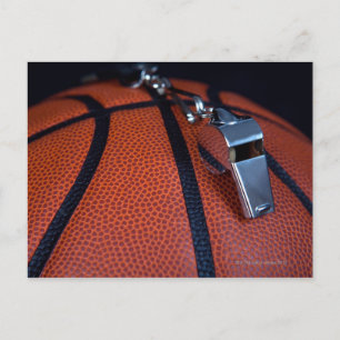 Carte Postale Le sifflement d'un arbitre repose sur le haut d'un