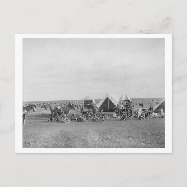 Carte Postale Les cow-boys assis autour du chariot photo (Devant)
