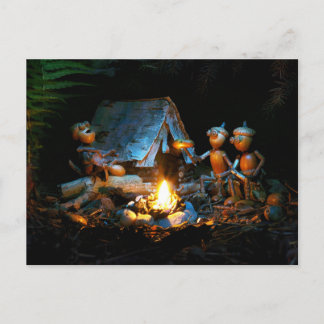 Carte Postale Les elfes d'Acorn autour du feu de camp du camping