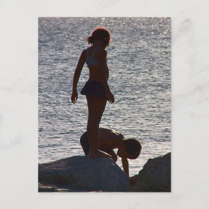 Carte Postale Les enfants jouent le long des rochers, Divi SXM