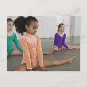Carte Postale Les filles s'étirant en gymnastique