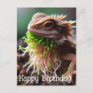 Carte Postale Lizard à germes amusant dans le jardin de la mouss