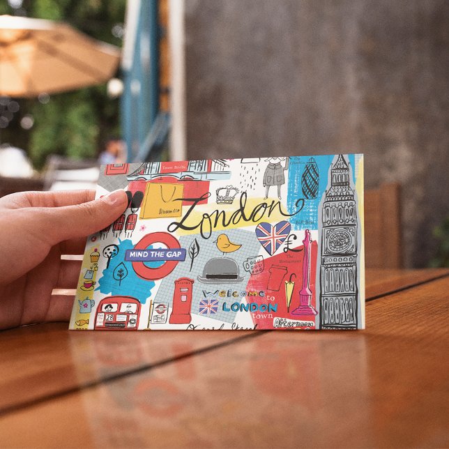 Carte Postale Londres, Angleterre (Person holding postcard)