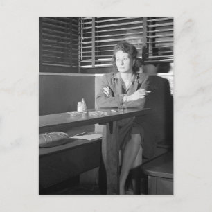 Carte Postale Lonely Girl at a Bar, 1943