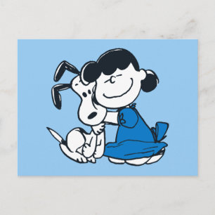 Carte Postale Lucy serrant Snoopy dans ses bras