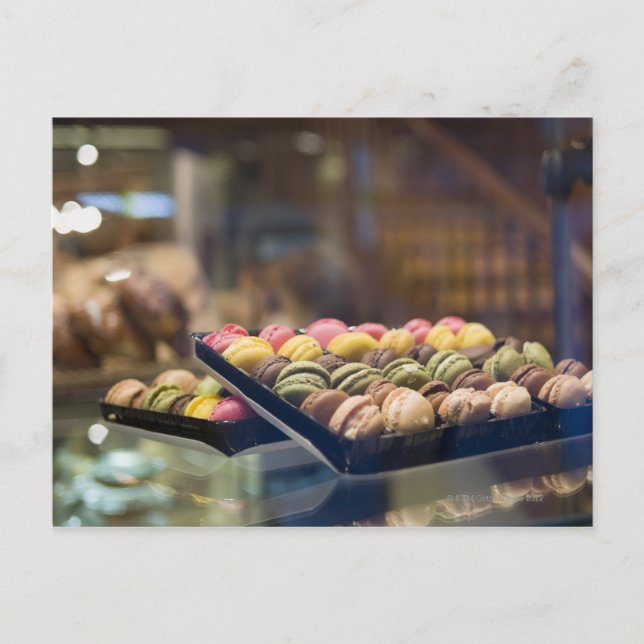 Carte Postale Macarons dans la fenêtre Afficher 2 (Devant)