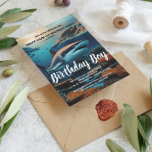 Carte Postale Majestic Shark Gliding À Travers Les Profondeurs O