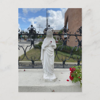 Carte Postale Marie avec un pétale de fleur en forme de cœur