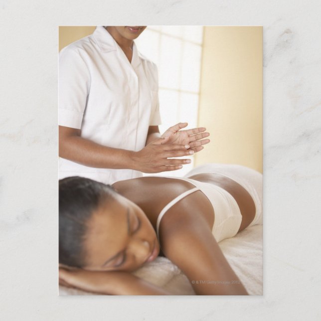 Carte Postale Massage sur le dos. Femme recevant un massage du d (Devant)