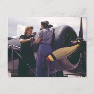 Carte Postale Mécanique de l'aviation féminine de 2ème guerre mo