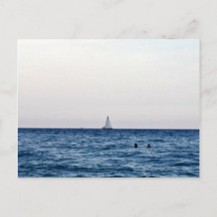 Carte Postale Mer Bleue Calme Avec Voilier Sur Horizon Blanc